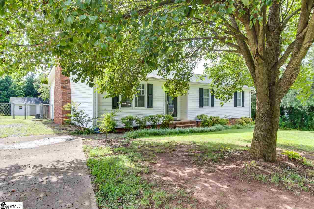 109 Country Glen Lane Pelzer, SC 29669 - Photo 3 of 33