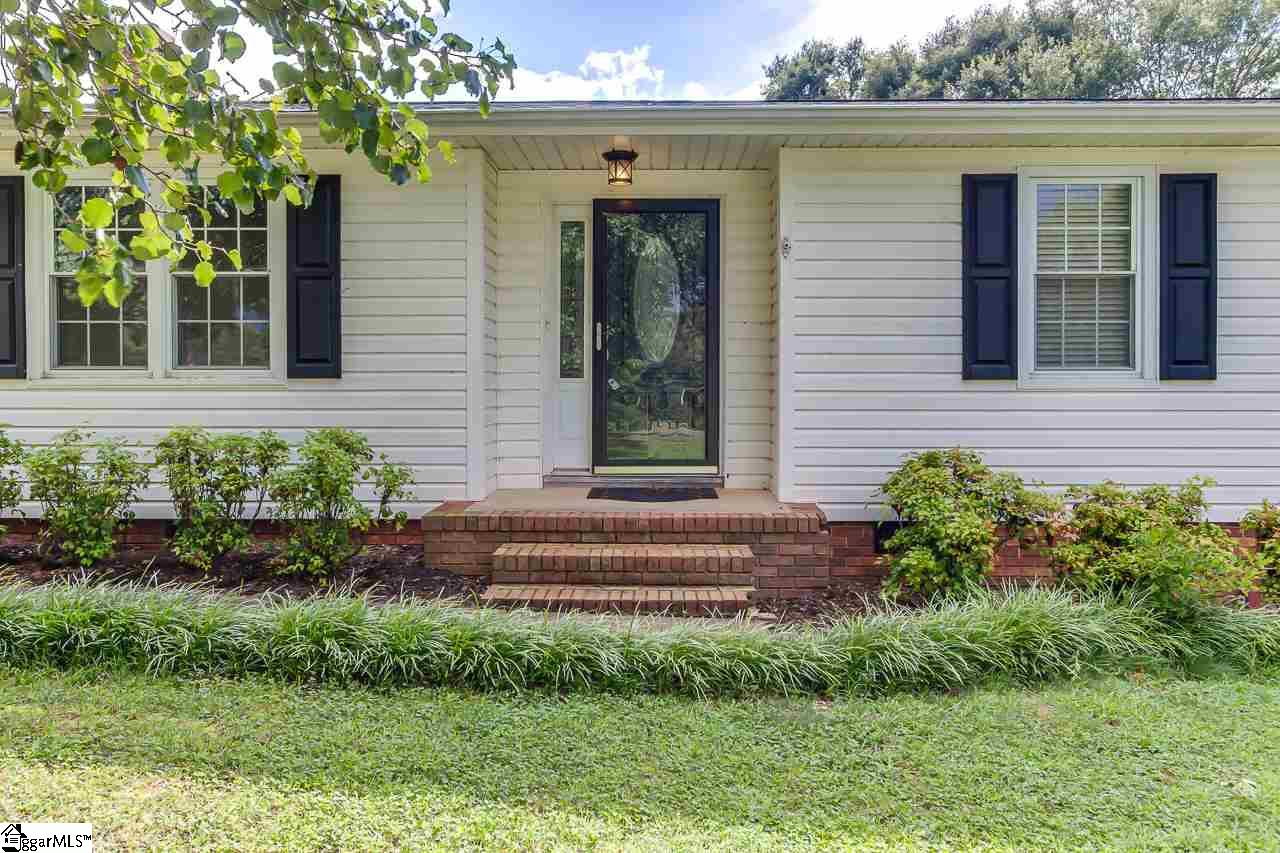 109 Country Glen Lane Pelzer, SC 29669 - Photo 4 of 33