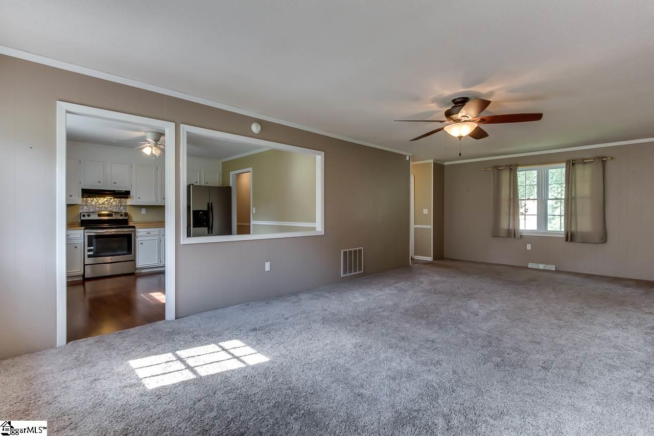 109 Country Glen Lane Pelzer, SC 29669 - Photo 9 of 33