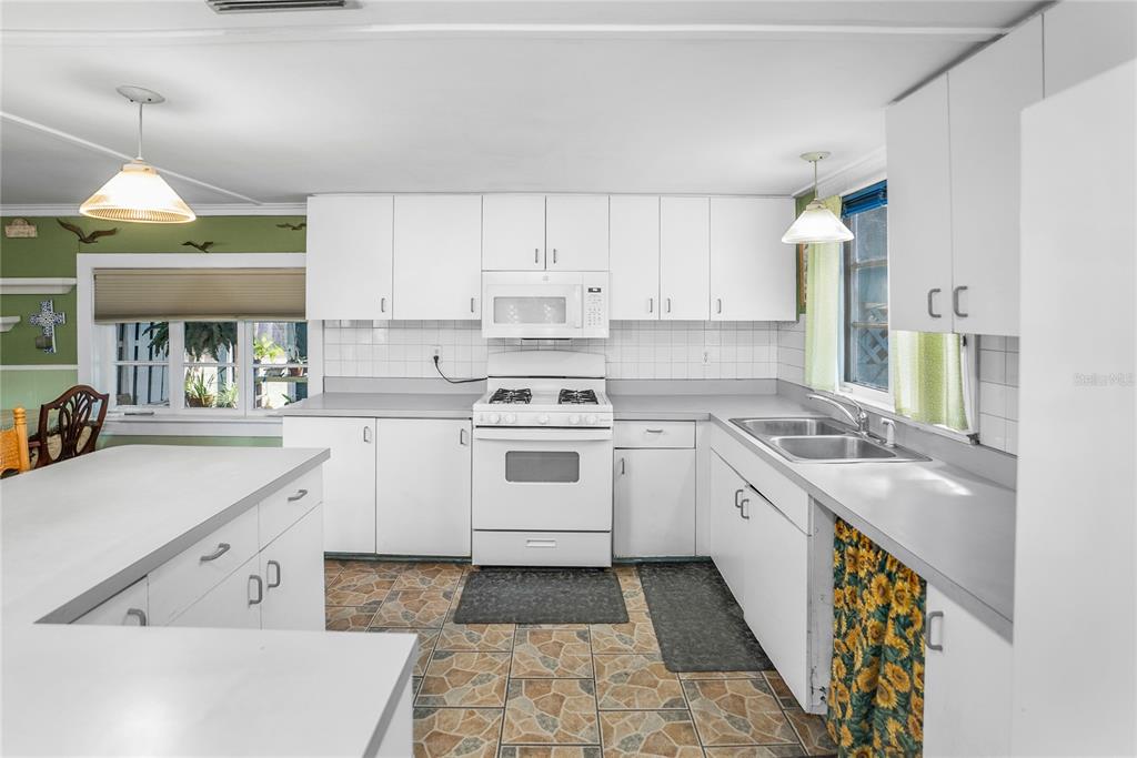 1285 Hagle Park Road Bradenton, FL 34212 - Photo 14 of 74