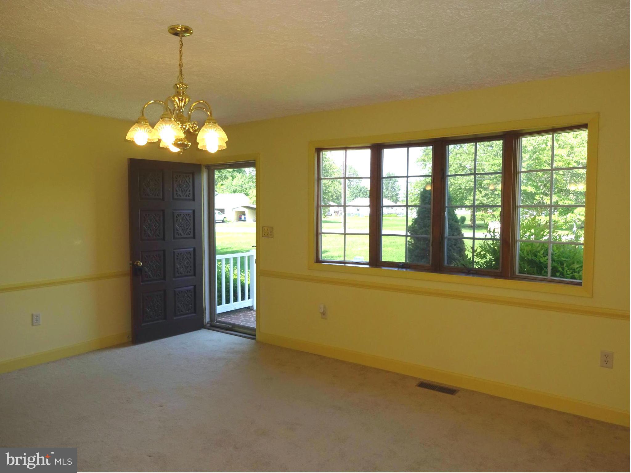5404 Bonnie Brook Road Cambridge, MD 21613 - Photo 5 of 30 Living Room