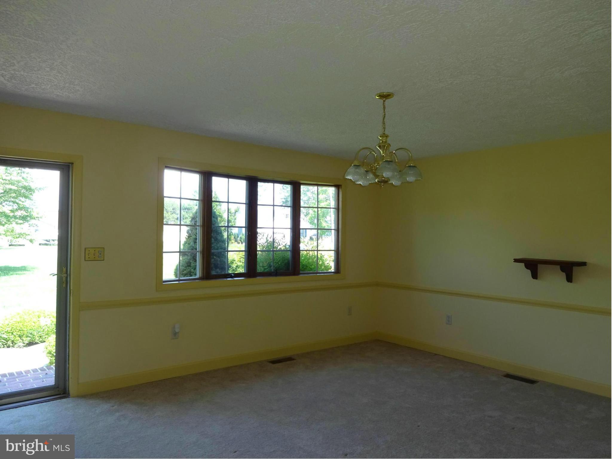 5404 Bonnie Brook Road Cambridge, MD 21613 - Photo 6 of 30 Living Room