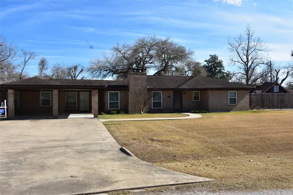 $300,000 | 115 Neal Road, Wharton, TX 77488