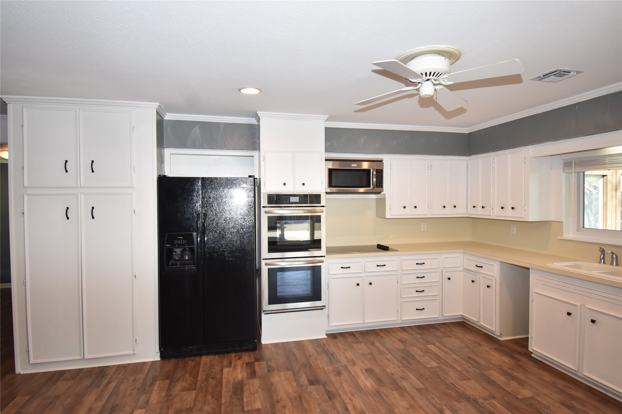 115 Neal Road Wharton, TX 77488 - Photo 19 of 45 KITCHEN