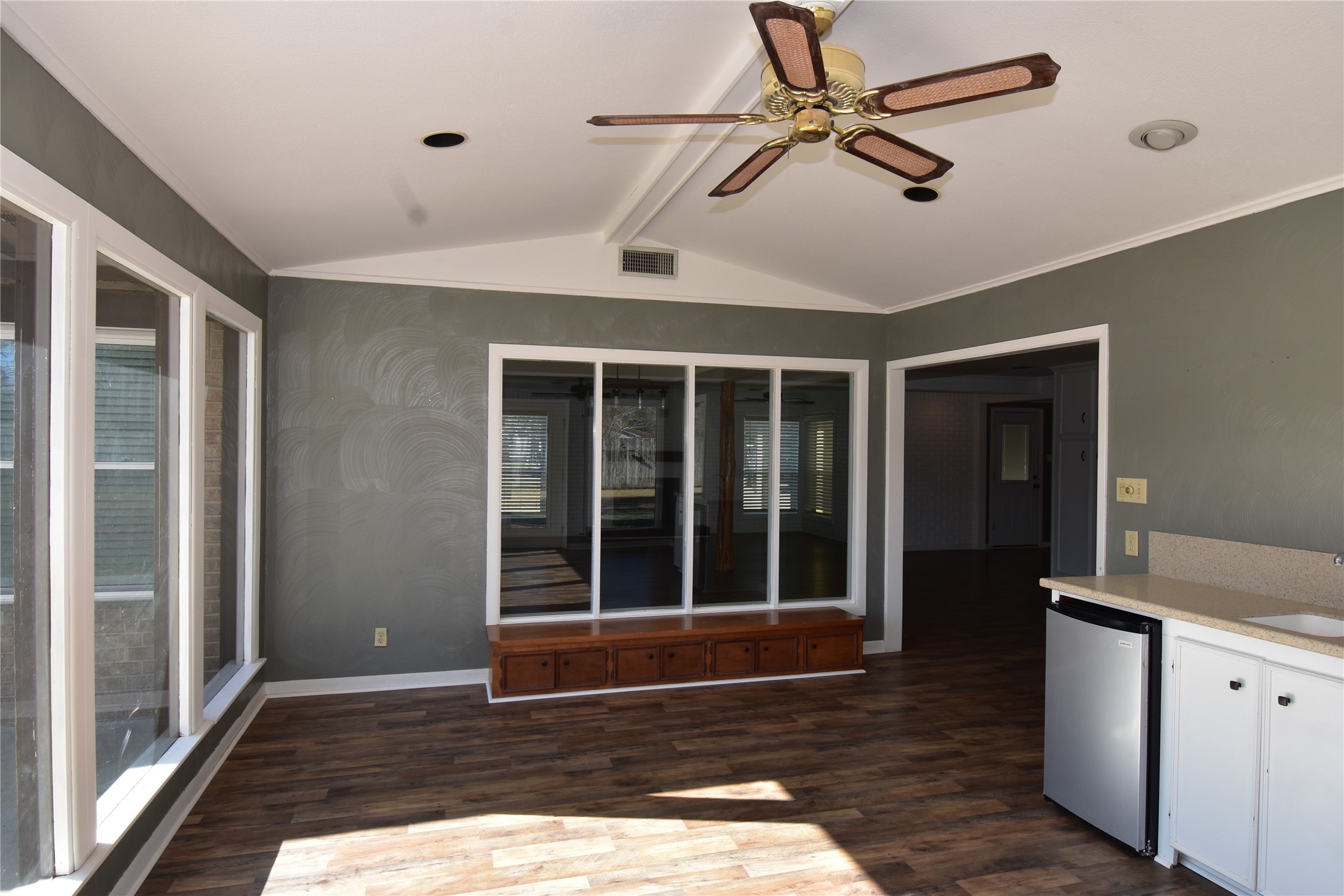 115 Neal Road Wharton, TX 77488 - Photo 23 of 45 SUN ROOM