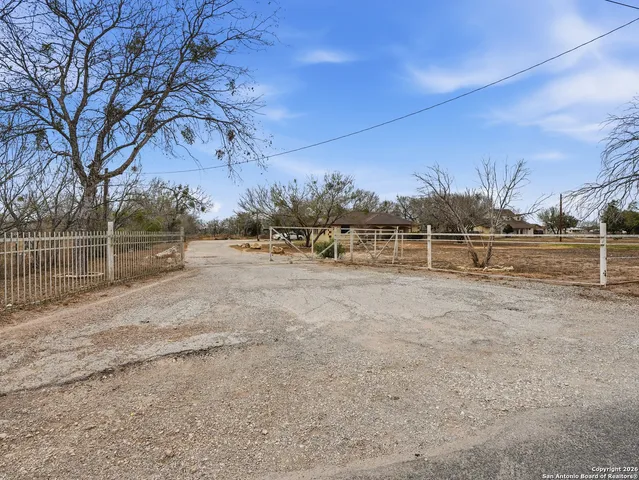 $330,000 | 17525 Benton City Road, Von Ormy, TX 78073