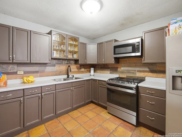 $330,000 | 17525 Benton City Road, Von Ormy, TX 78073