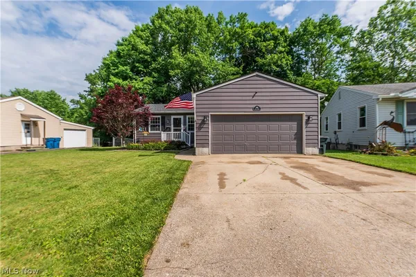 $225,000 | 949 Saul Drive, Hubbard, OH 44425