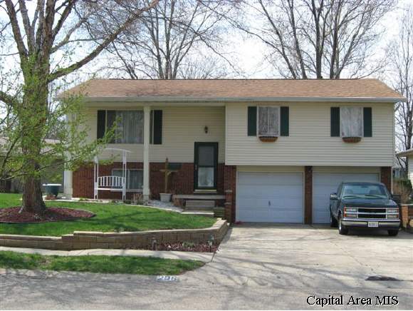 206 Quarterstaff Road Springfield, IL 62704 - Photo 1 of 8