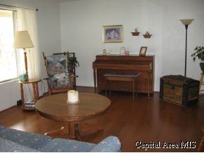 206 Quarterstaff Road Springfield, IL 62704 - Photo 3 of 8