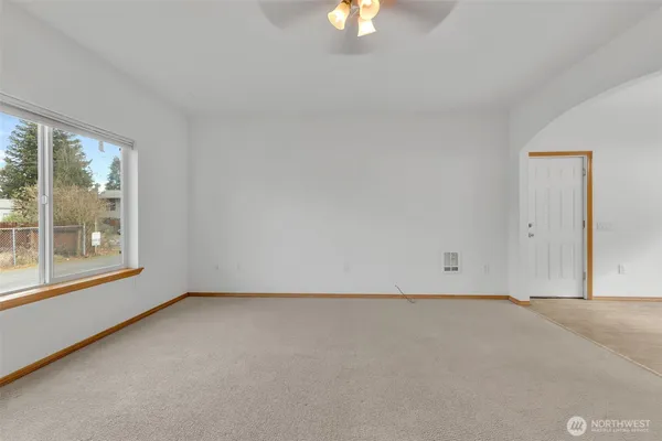 $2,795 | 713 3rd Avenue South, Kent, WA 98032