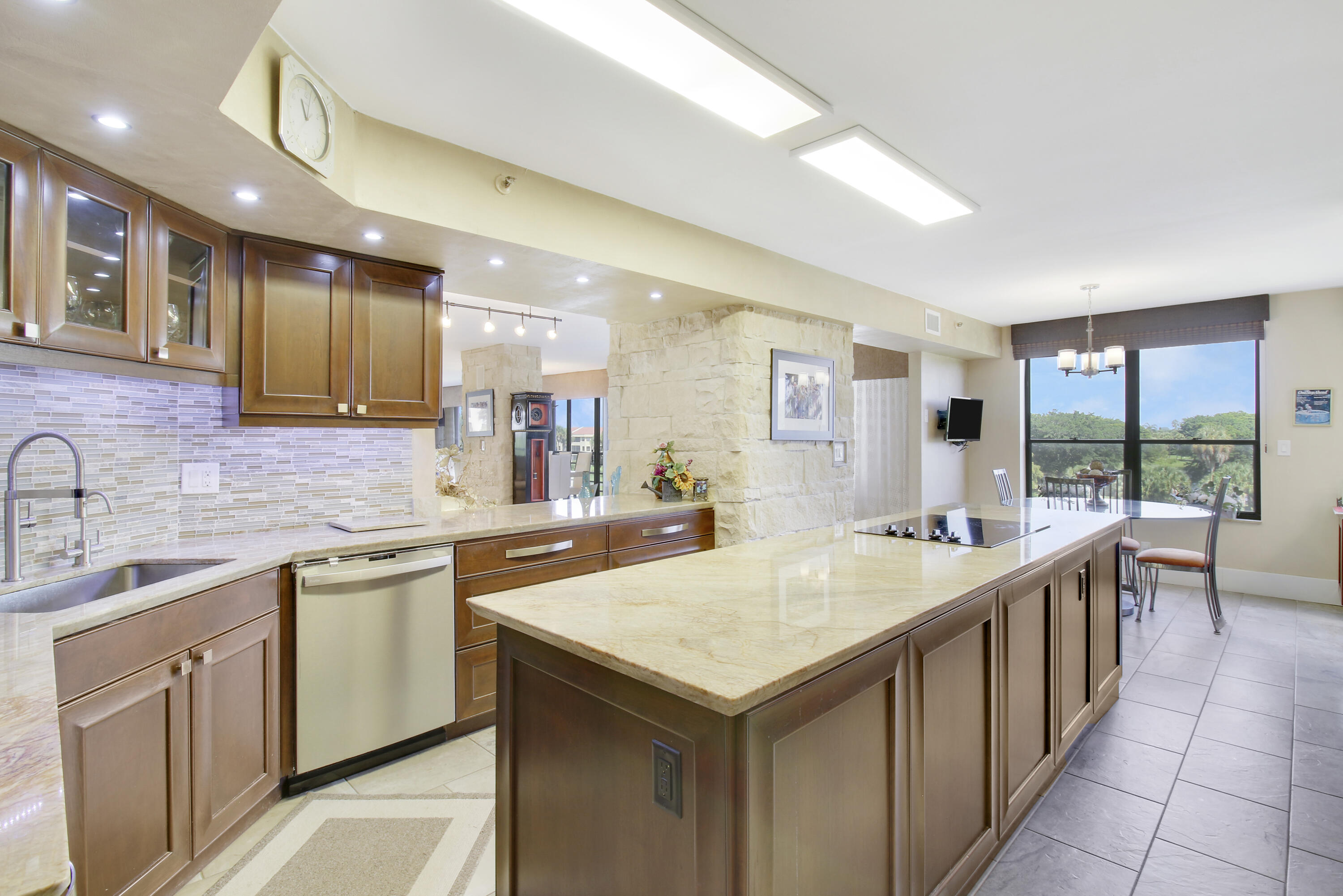 7567 Imperial Drive, Unit 401 Boca Raton, FL 33433 - Photo 18 of 39 Kitchen (2)
