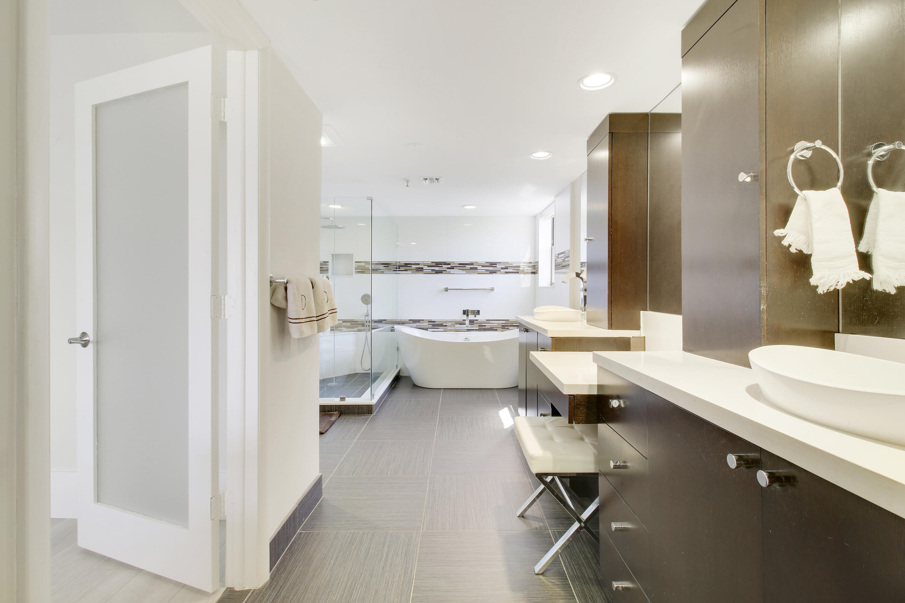 7567 Imperial Drive, Unit 401 Boca Raton, FL 33433 - Photo 24 of 39 Primary Bathroom