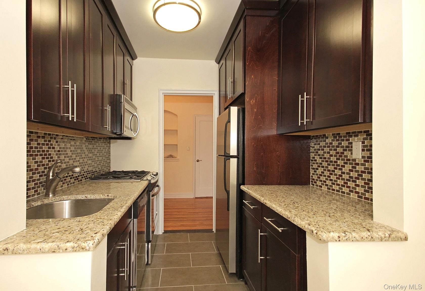 160 South Middle Neck Road, Unit 2H Great Neck, NY 11021 - Photo 8 of 12
