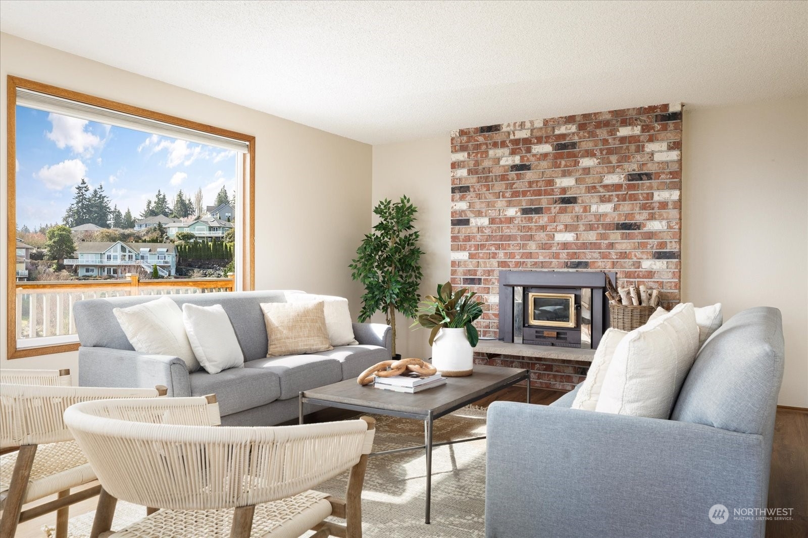 4664 Andre Place Clinton, WA 98236 - Photo 4 of 40 Gallery Image 4