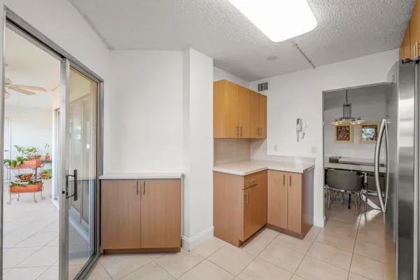 $1,900 | 3871 Via Poinciana, Unit 104, Lake Worth, FL 33467