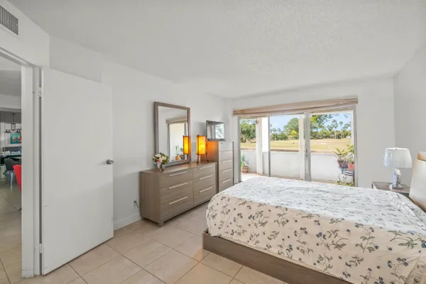 $1,900 | 3871 Via Poinciana, Unit 104, Lake Worth, FL 33467