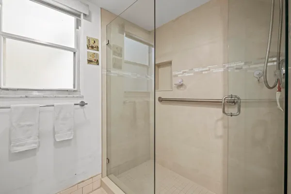 $1,900 | 3871 Via Poinciana, Unit 104, Lake Worth, FL 33467
