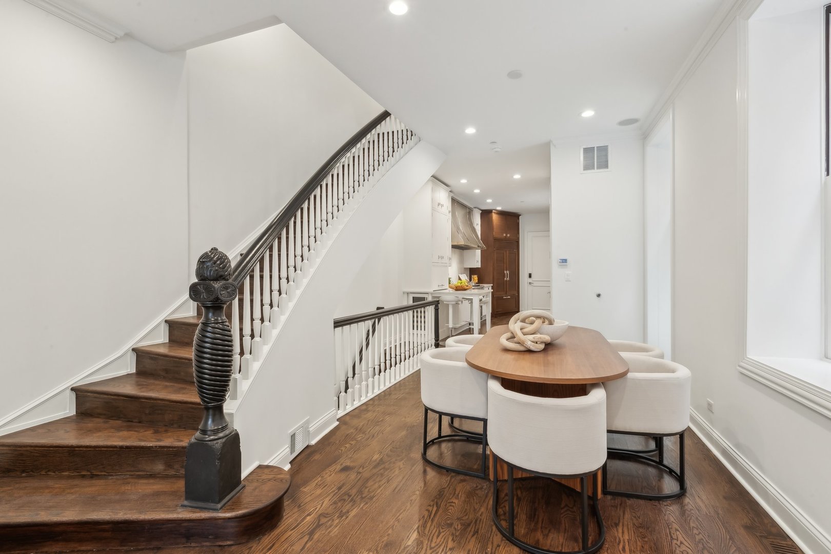 45 East Division Street Chicago, IL 60611 - Photo 9 of 41