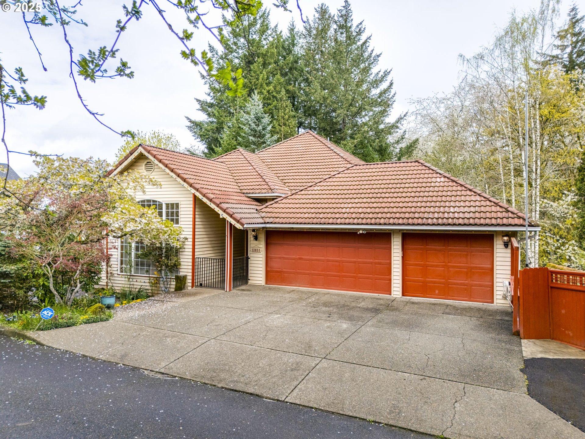 13655 Southwest Mountain Ridge Court Tigard, OR 97224 - Photo 1 of 46 Gallery Image 1