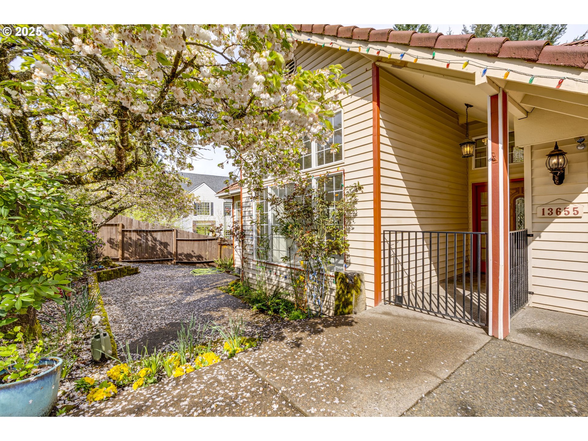 13655 Southwest Mountain Ridge Court Tigard, OR 97224 - Photo 2 of 46 Gallery Image 2