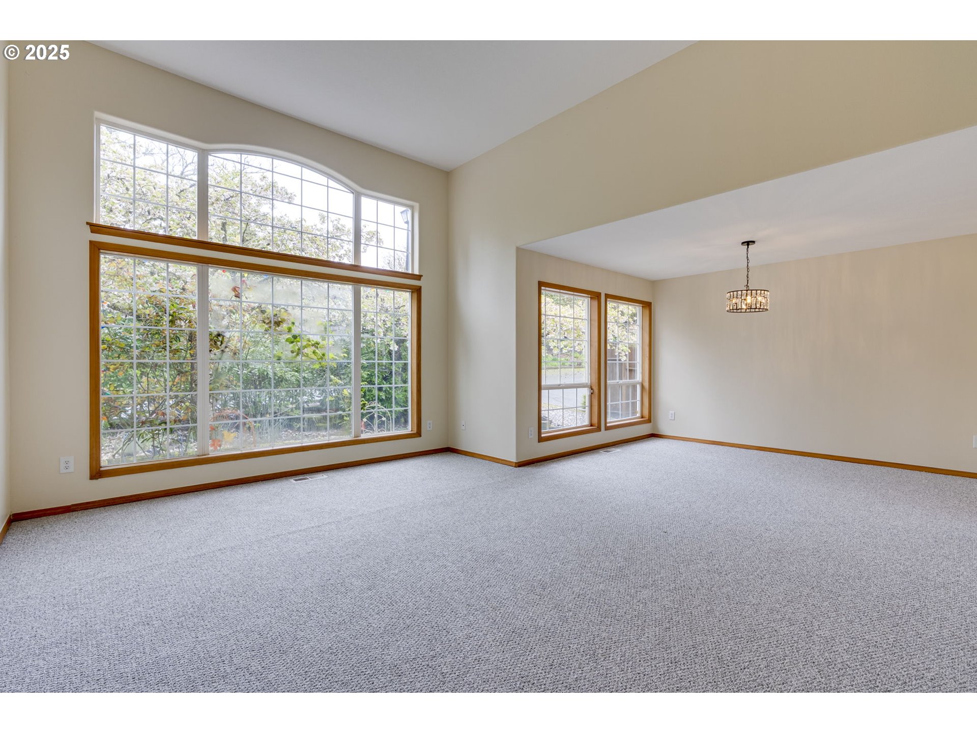 13655 Southwest Mountain Ridge Court Tigard, OR 97224 - Photo 4 of 46 Gallery Image 4