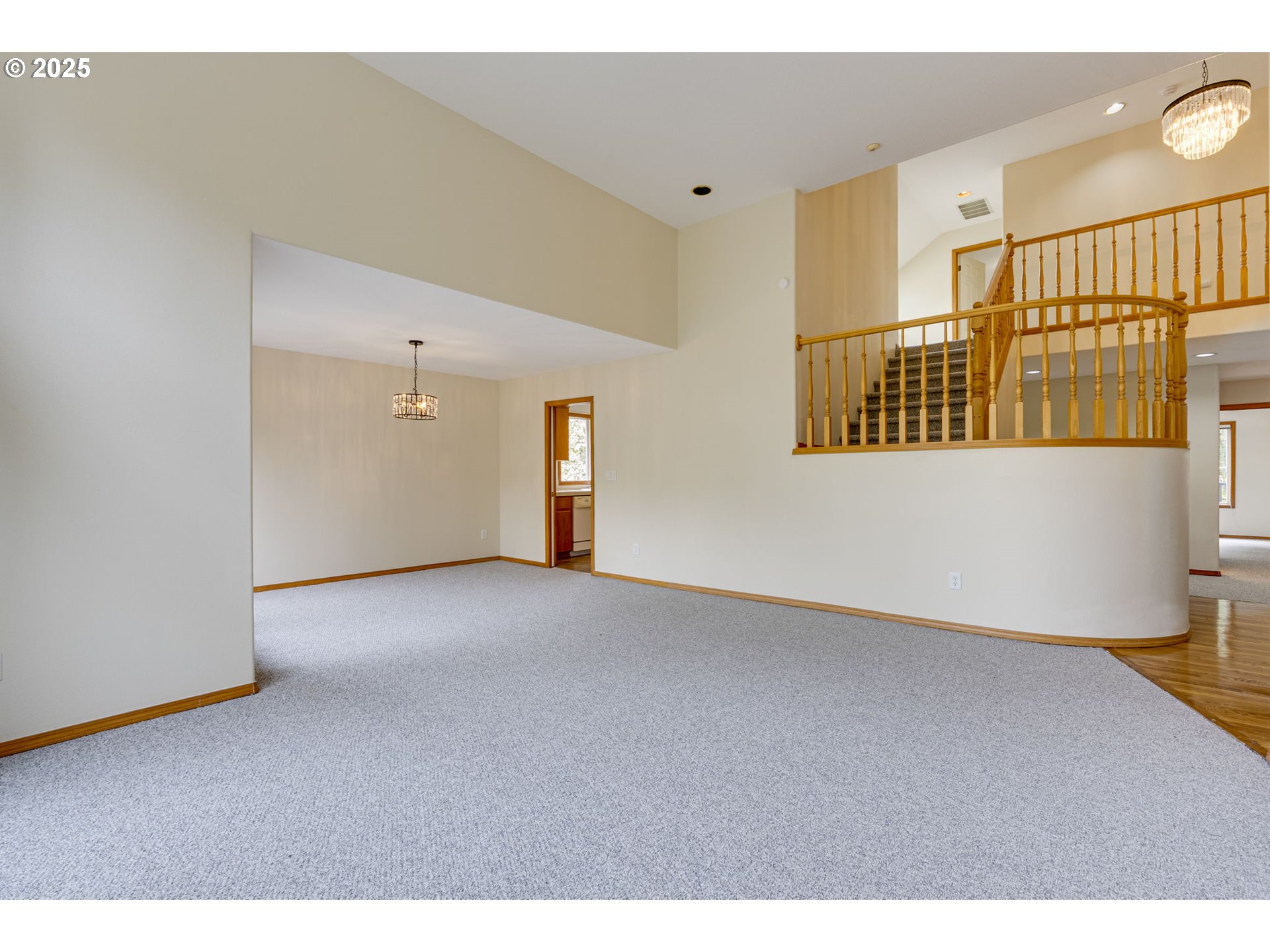 13655 Southwest Mountain Ridge Court Tigard, OR 97224 - Photo 5 of 46 Gallery Image 5