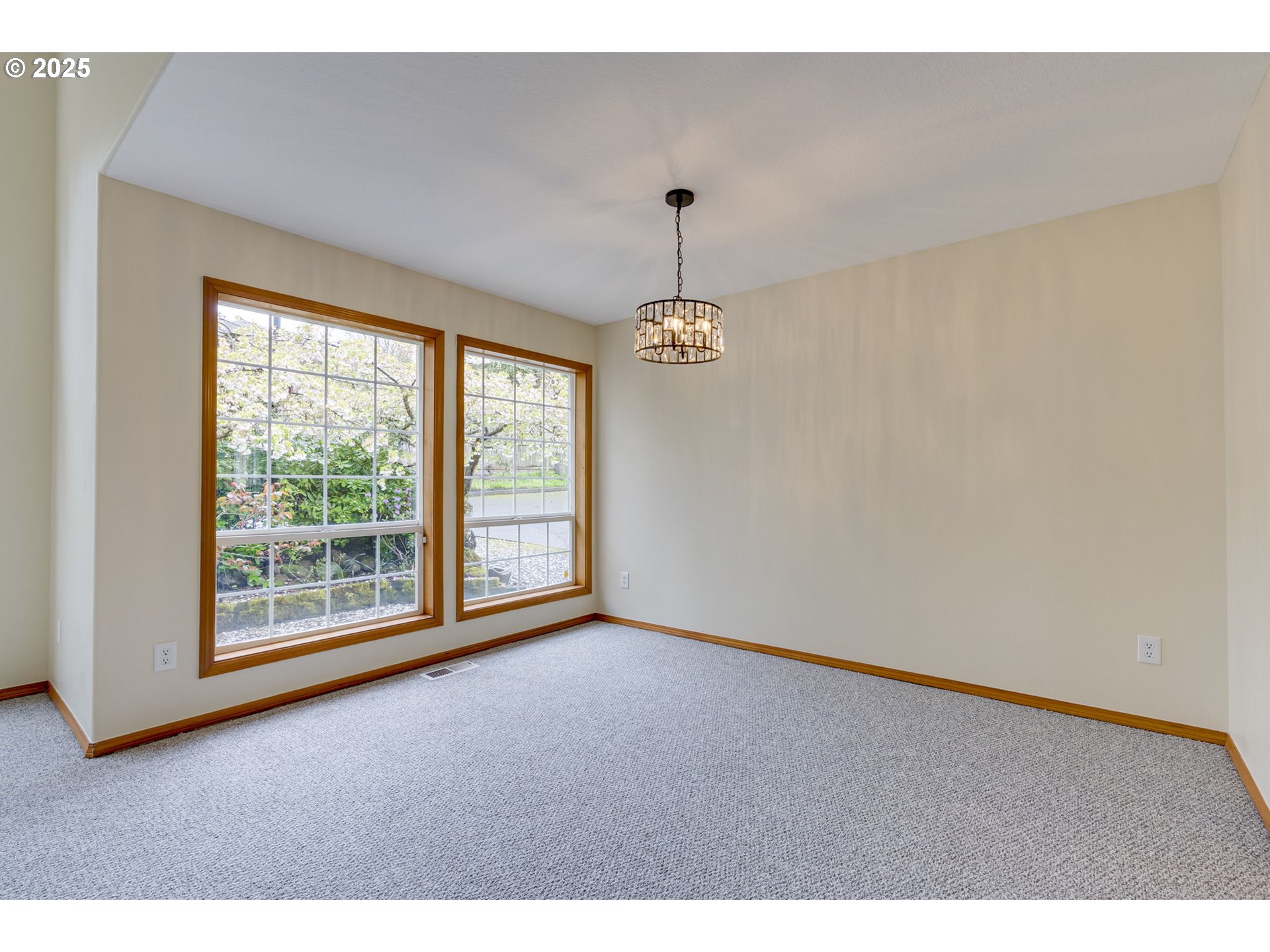 13655 Southwest Mountain Ridge Court Tigard, OR 97224 - Photo 8 of 46 Gallery Image 8