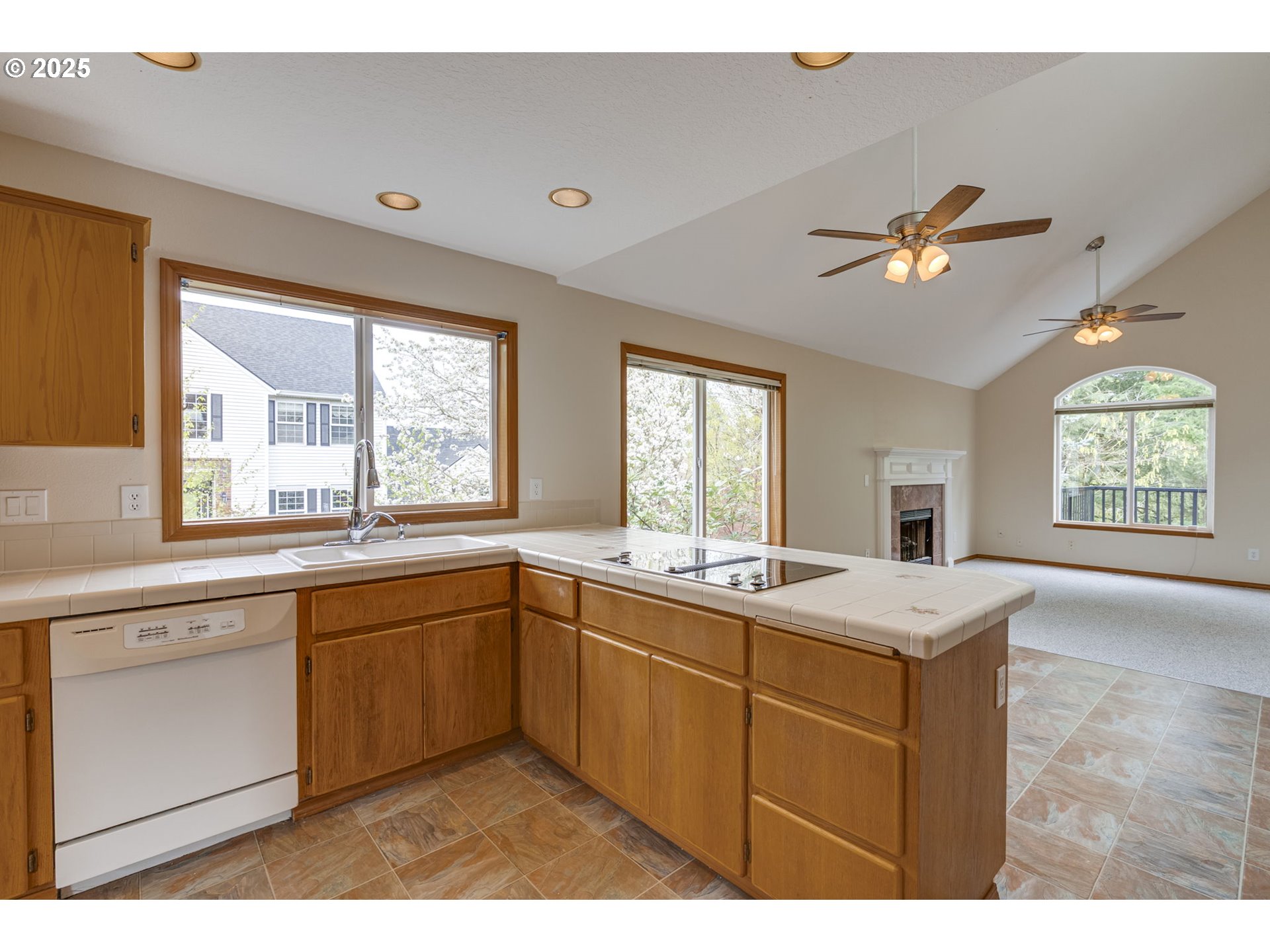 13655 Southwest Mountain Ridge Court Tigard, OR 97224 - Photo 9 of 46 Gallery Image 9