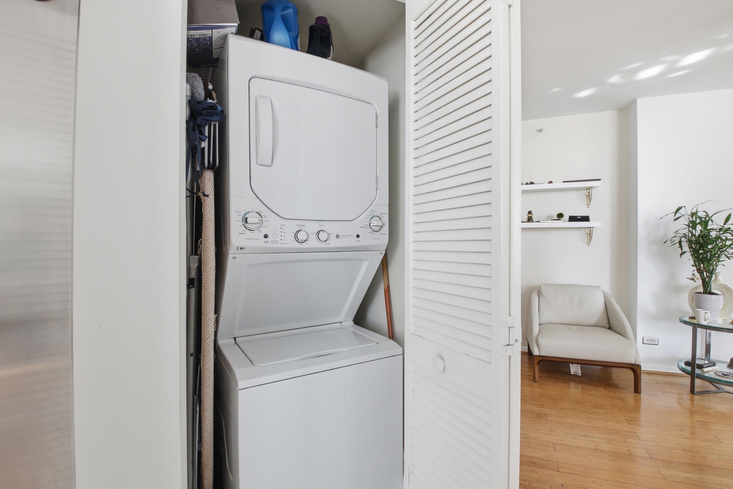 701 Brickell Key Boulevard, Unit 610 Miami, FL 33131 - Photo 23 of 40 a utility room with dryer and washer