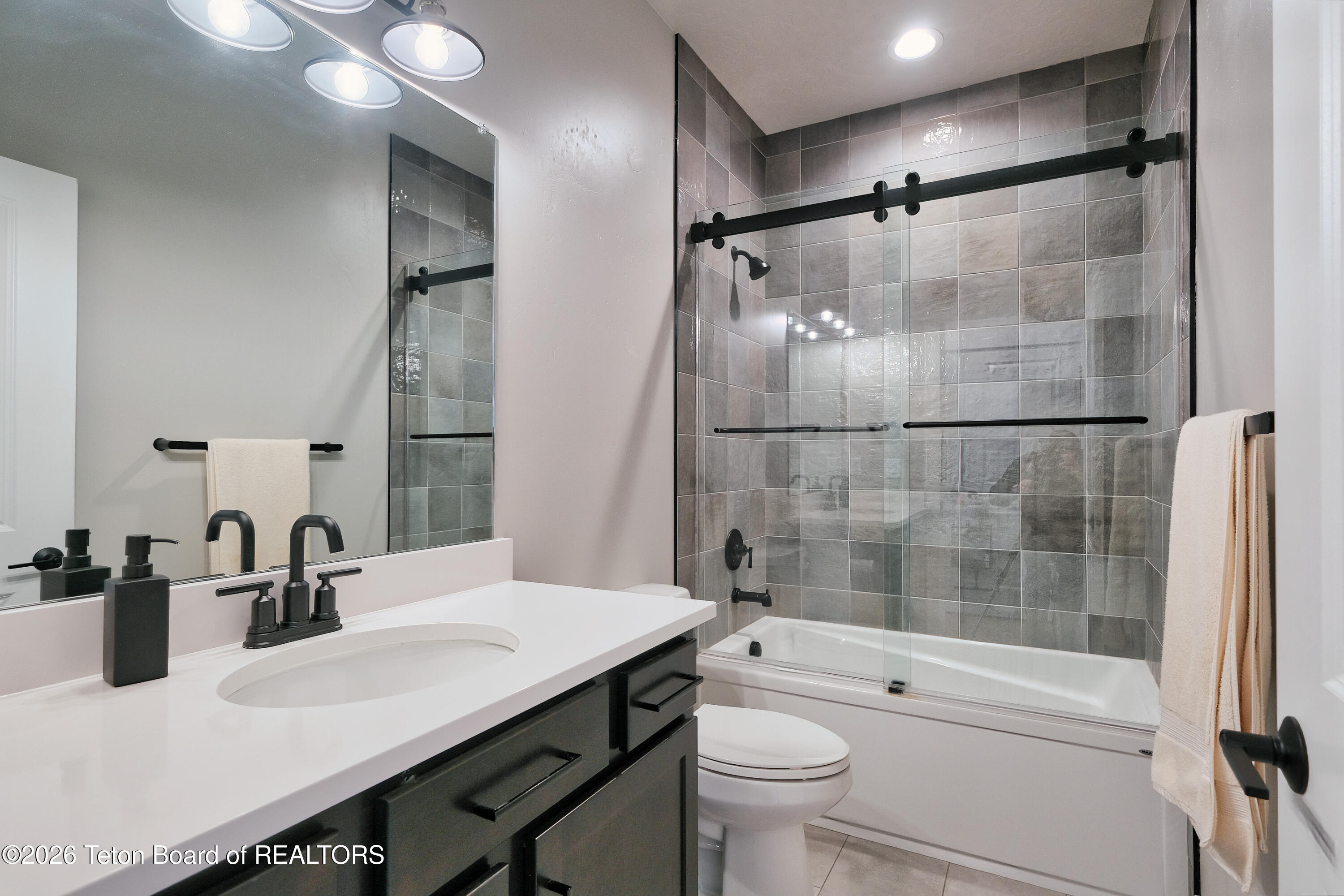 236 Swallowtail Drive Victor, ID 83455 - Photo 24 of 57 Main Floor Guest Bathroom