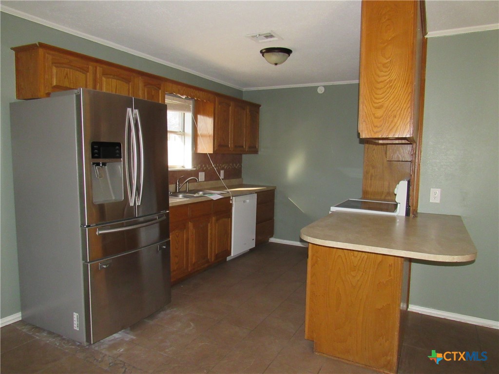 1325 Paseo Del Cobre Temple, TX 76502 - Photo 5 of 15 a kitchen with stainless steel appliances granite countertop a sink a refrigerator and a stove