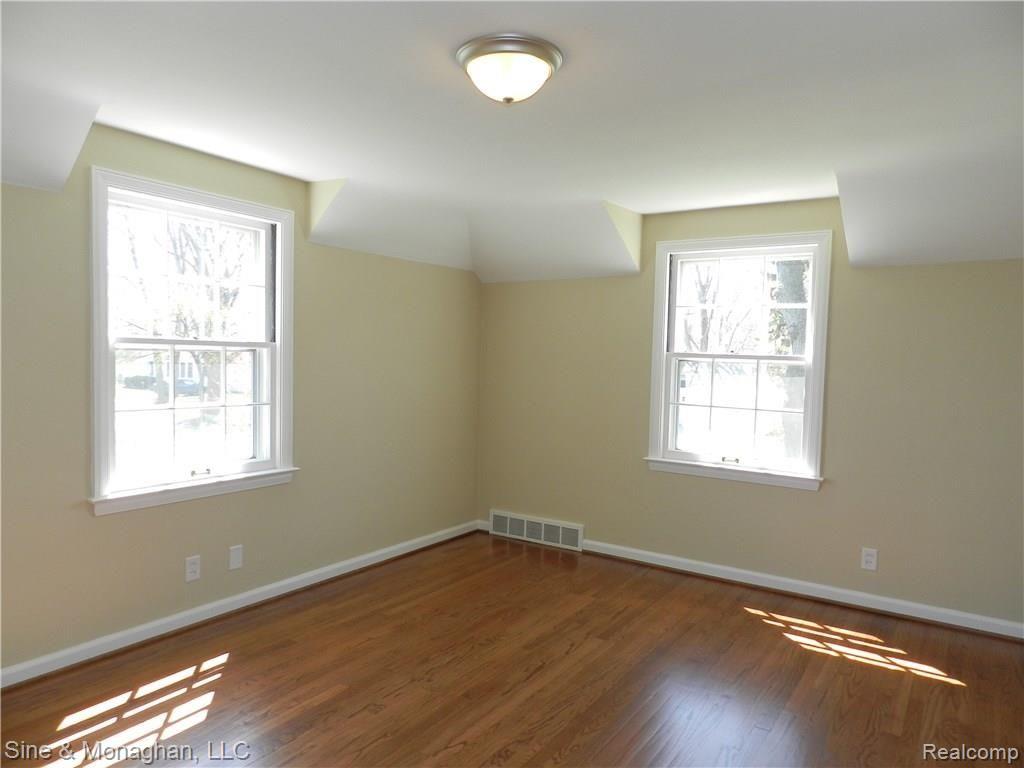 564 Hawthorne Road Grosse Pointe, MI 48236 - Photo 18 of 30 DSCN2954 - Copy (2).JPG