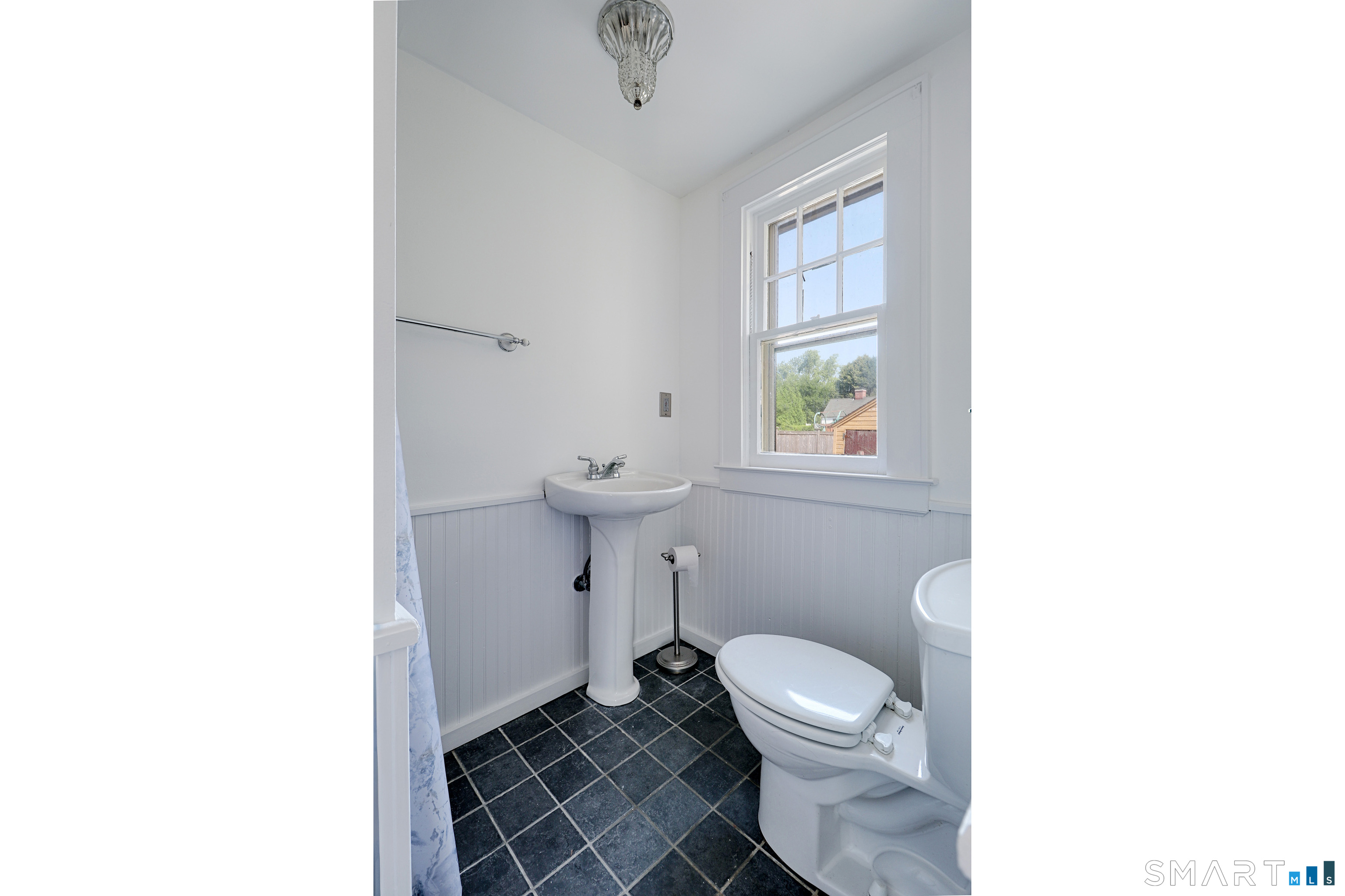 104 Henderson Road Fairfield, CT 06824 - Photo 13 of 26 Main Level Full Bath