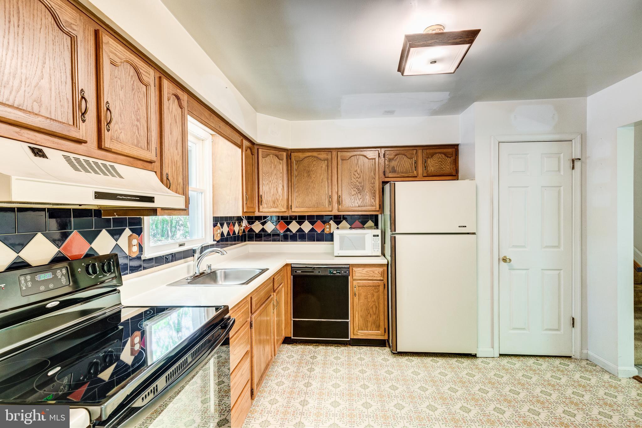 2409 Stone Road Westminster, MD 21158 - Photo 8 of 36 Kitchen w/pantry
