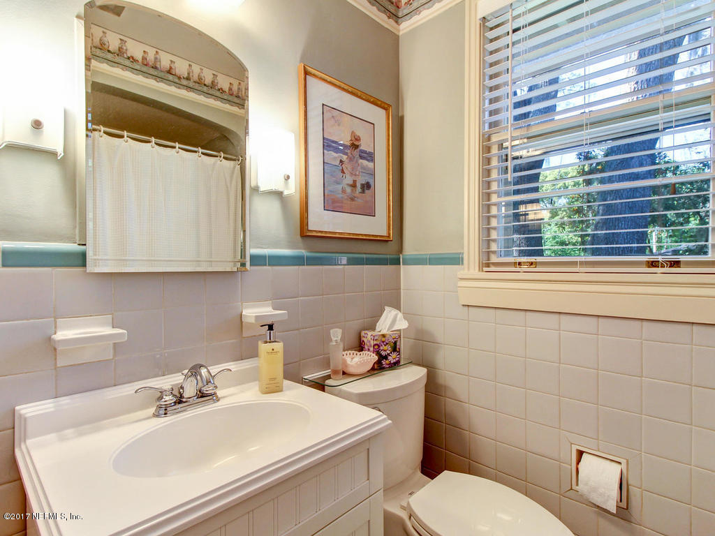 1610 Pershing Road Jacksonville, FL 32205 - Photo 22 of 37 BATHROOM