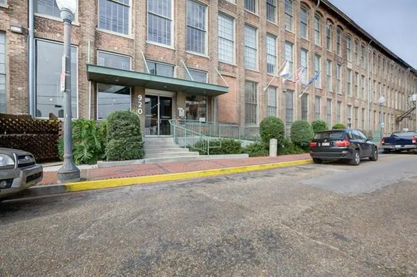 $2,350 | 920 Poeyfarre Street, Unit 144, New Orleans, LA 70130