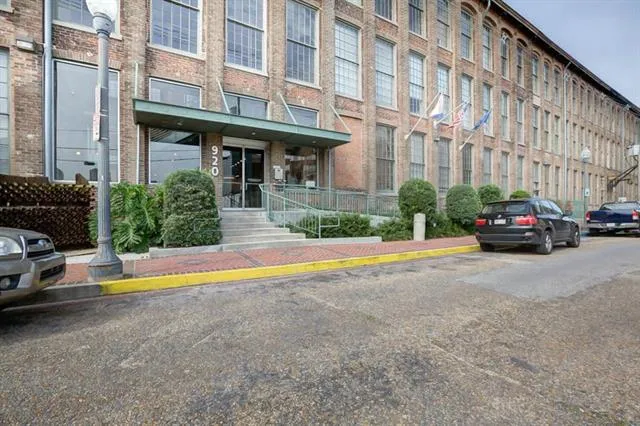 $2,350 | 920 Poeyfarre Street, Unit 144, New Orleans, LA 70130