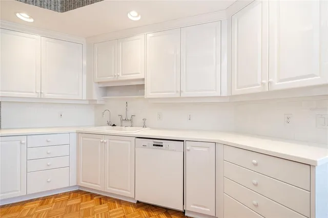 $1,325,000 | 2 Seaside Lane, Unit 103, Belleair, FL 33756