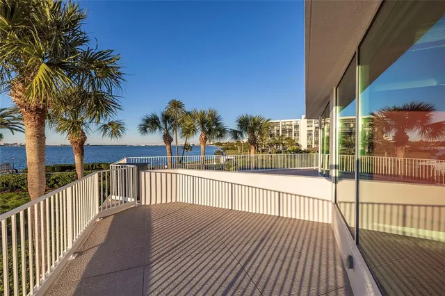 $1,325,000 | 2 Seaside Lane, Unit 103, Belleair, FL 33756