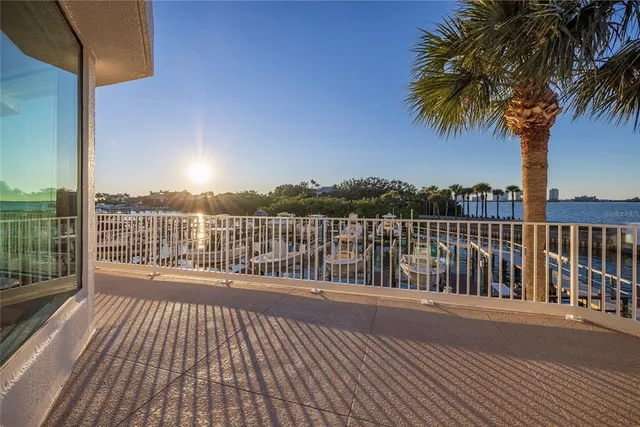 $1,325,000 | 2 Seaside Lane, Unit 103, Belleair, FL 33756