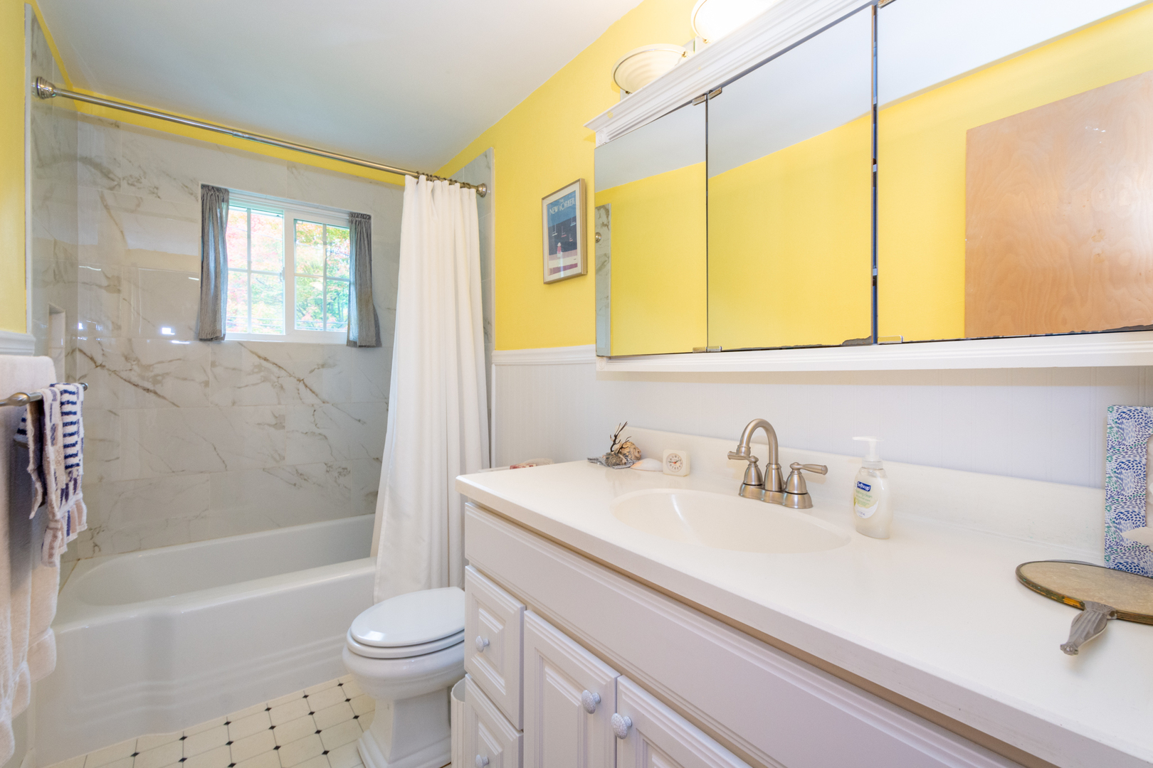 1420 Lee Road Northbrook, IL 60062 - Photo 17 of 36 a bathroom with a sink a toilet and a bathtub