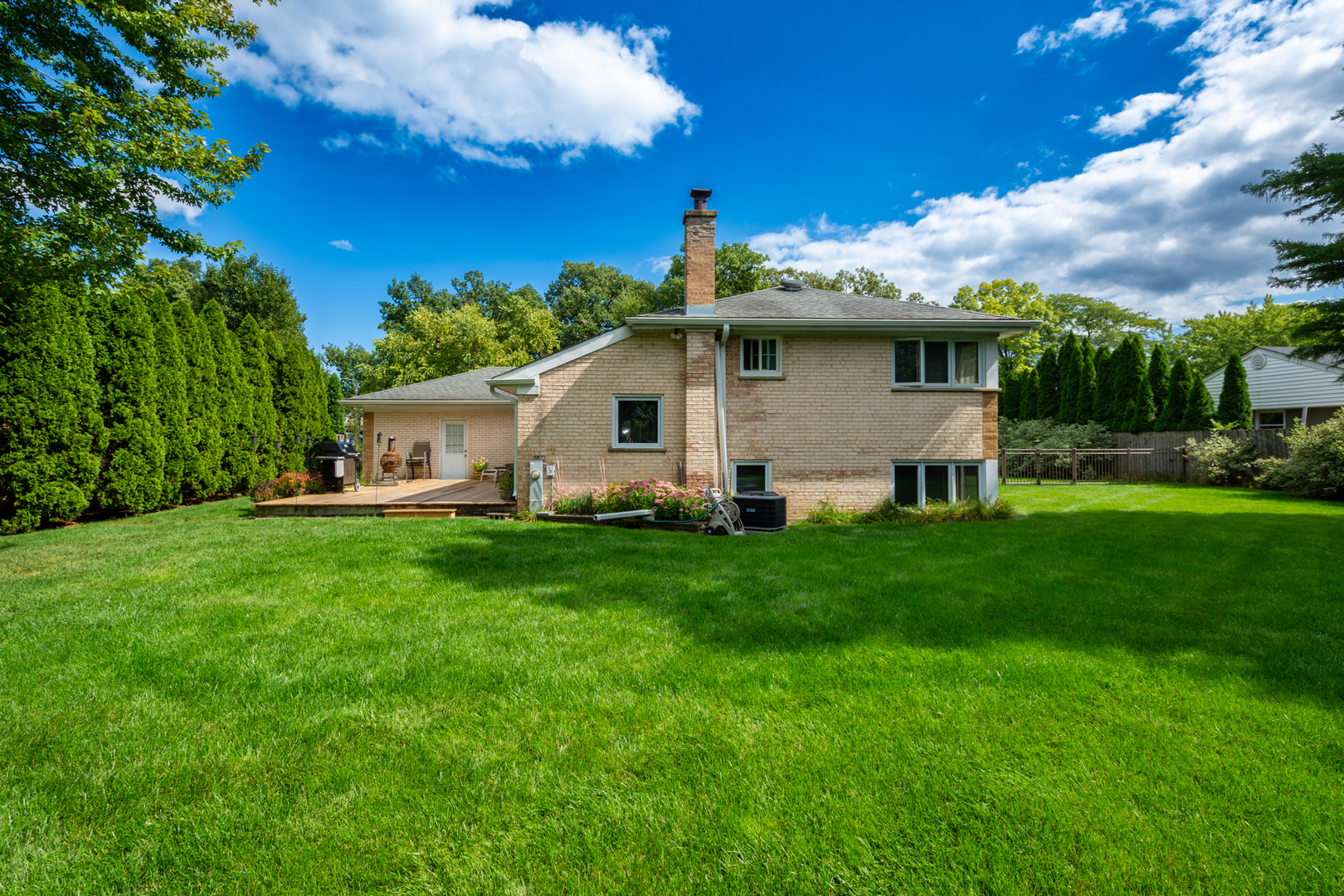 1420 Lee Road Northbrook, IL 60062 - Photo 36 of 36 a front view of a house with garden