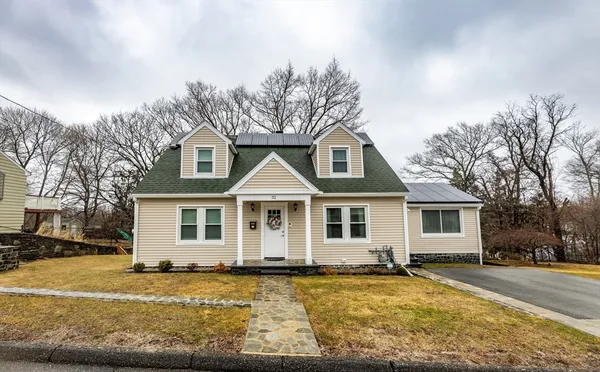 $2,300 | 32 Farmington Street, Unit 2, Worcester, MA 01603