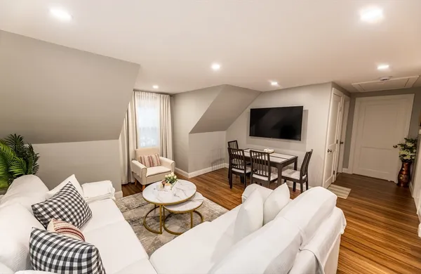 $2,300 | 32 Farmington Street, Unit 2, Worcester, MA 01603