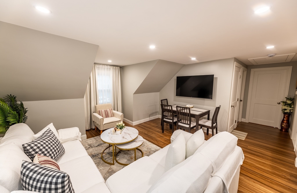 32 Farmington Street, Unit 2 Worcester, MA 01603 - Photo 3 of 14