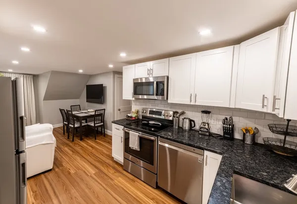 $2,300 | 32 Farmington Street, Unit 2, Worcester, MA 01603