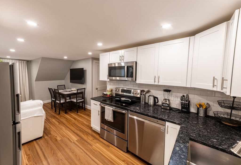 32 Farmington Street, Unit 2 Worcester, MA 01603 - Photo 9 of 14