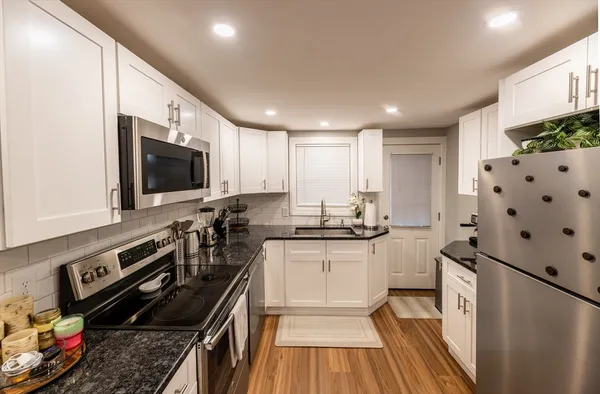 $2,300 | 32 Farmington Street, Unit 2, Worcester, MA 01603