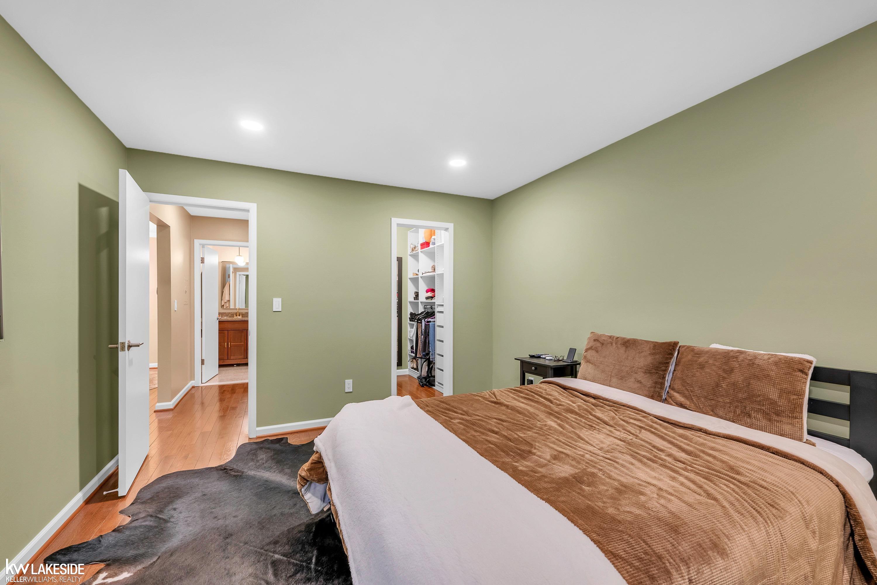 4909 South Crooks Road Royal Oak, MI 48073 - Photo 12 of 21 50163818-ec30234c-ebe2-4387-95c4-0bfac31bc987.JPG